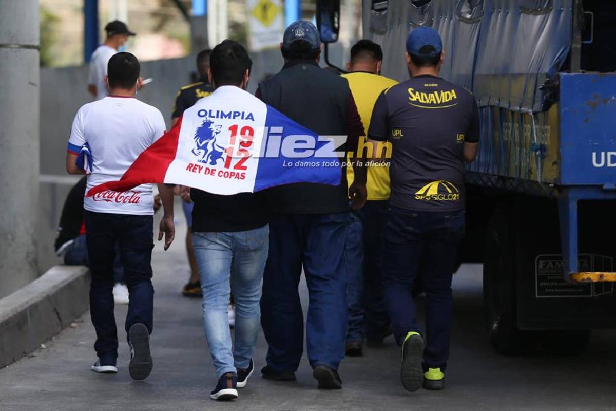 ¡Leones, banderas y selfies! Tegucigalpa se viste de fiesta con la final del fútbol hondureño Olimpia vs. Real España