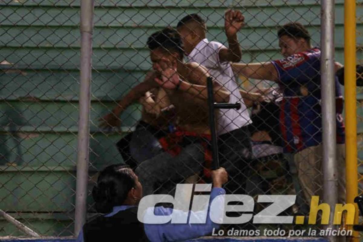 EN FOTOS: Noche de terror en las afueras del Nacional tras derbi Motagua-Olimpia