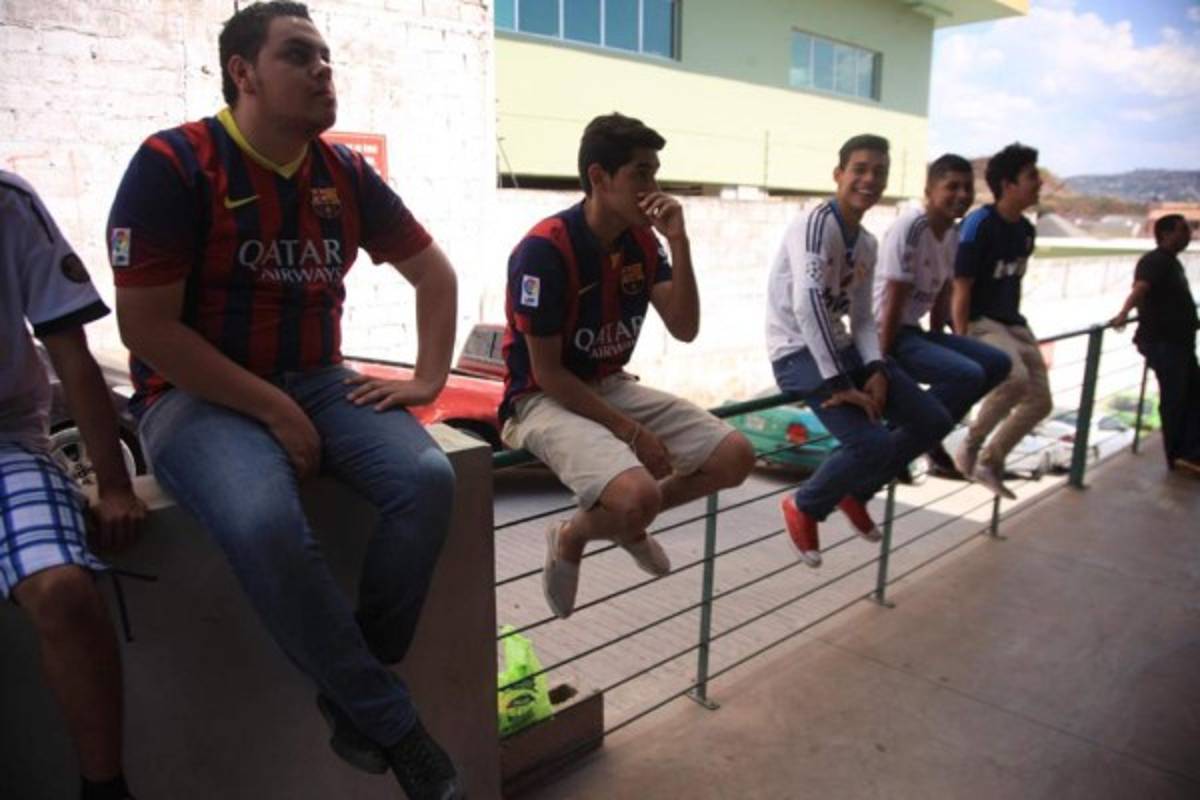 Ambientazo en Honduras con el clásico Barcelona-Real Madrid