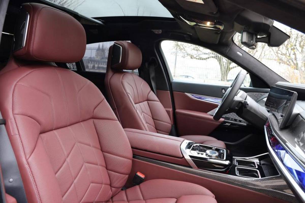 Real Madrid le dio esta máquina a Mbappé: cuánto cuesta el nuevo auto del francés, todos sus lujos y Florentino tiene uno igual