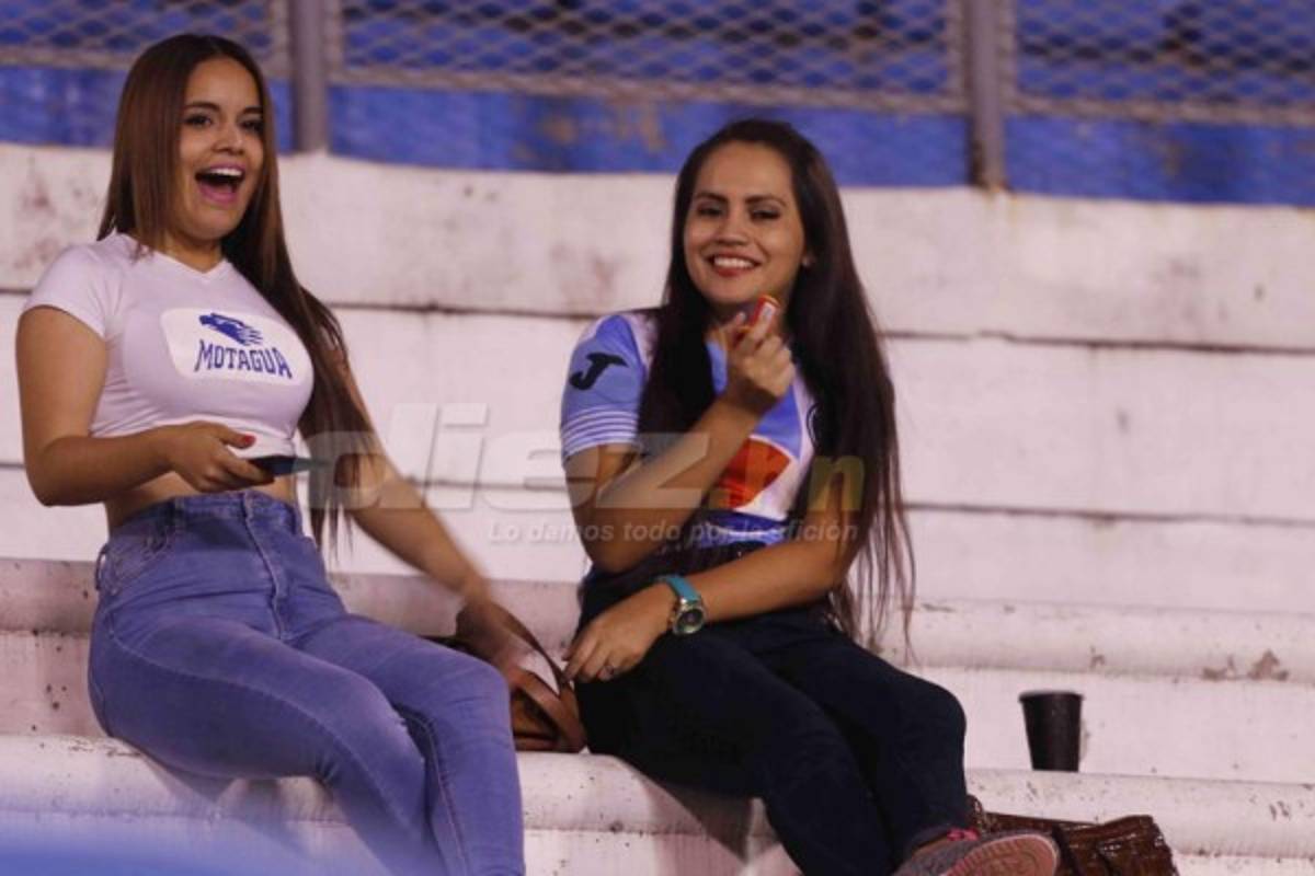 ¡Cuidado con el lente de DIEZ! Así captó a modelos que adornan el Apertura