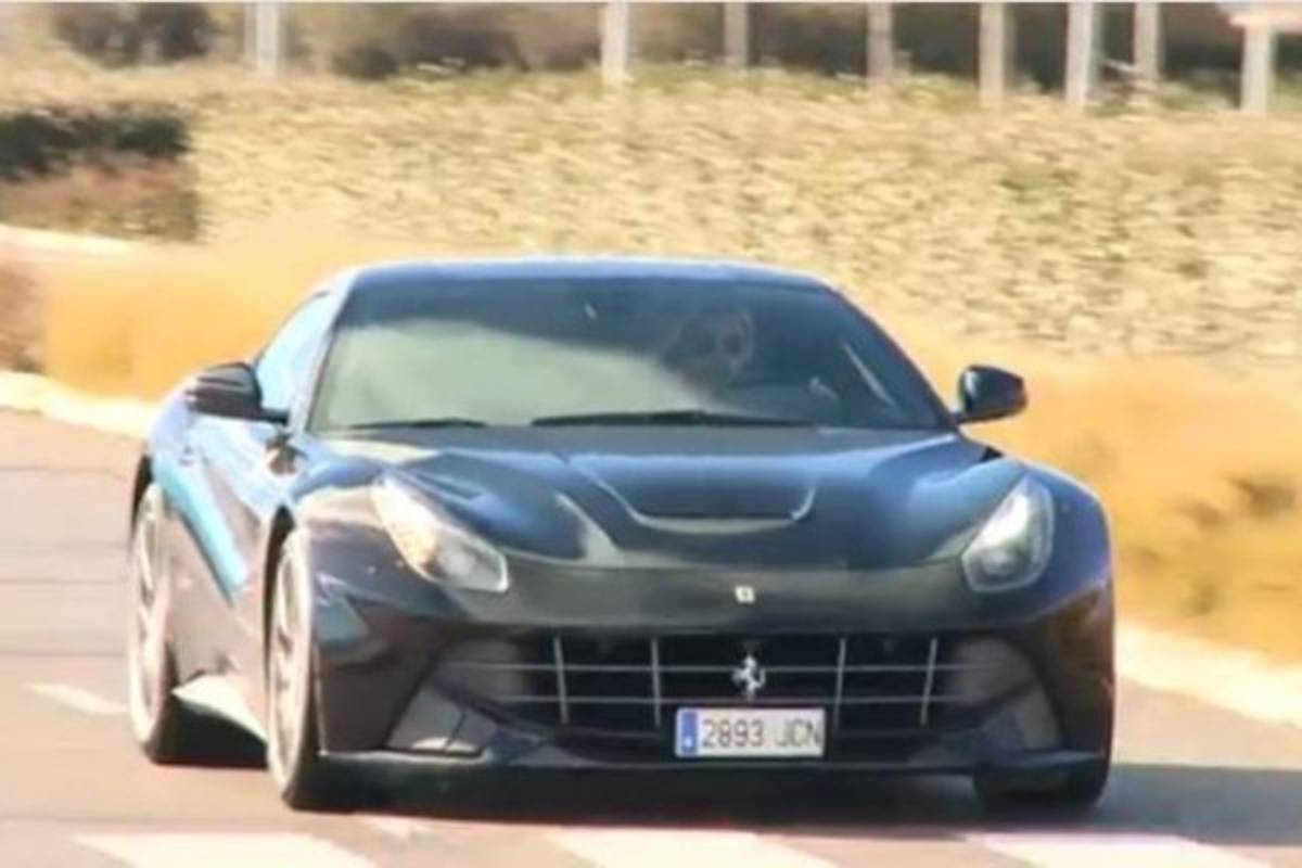 Los lujosos autos de las estrellas del clásico español