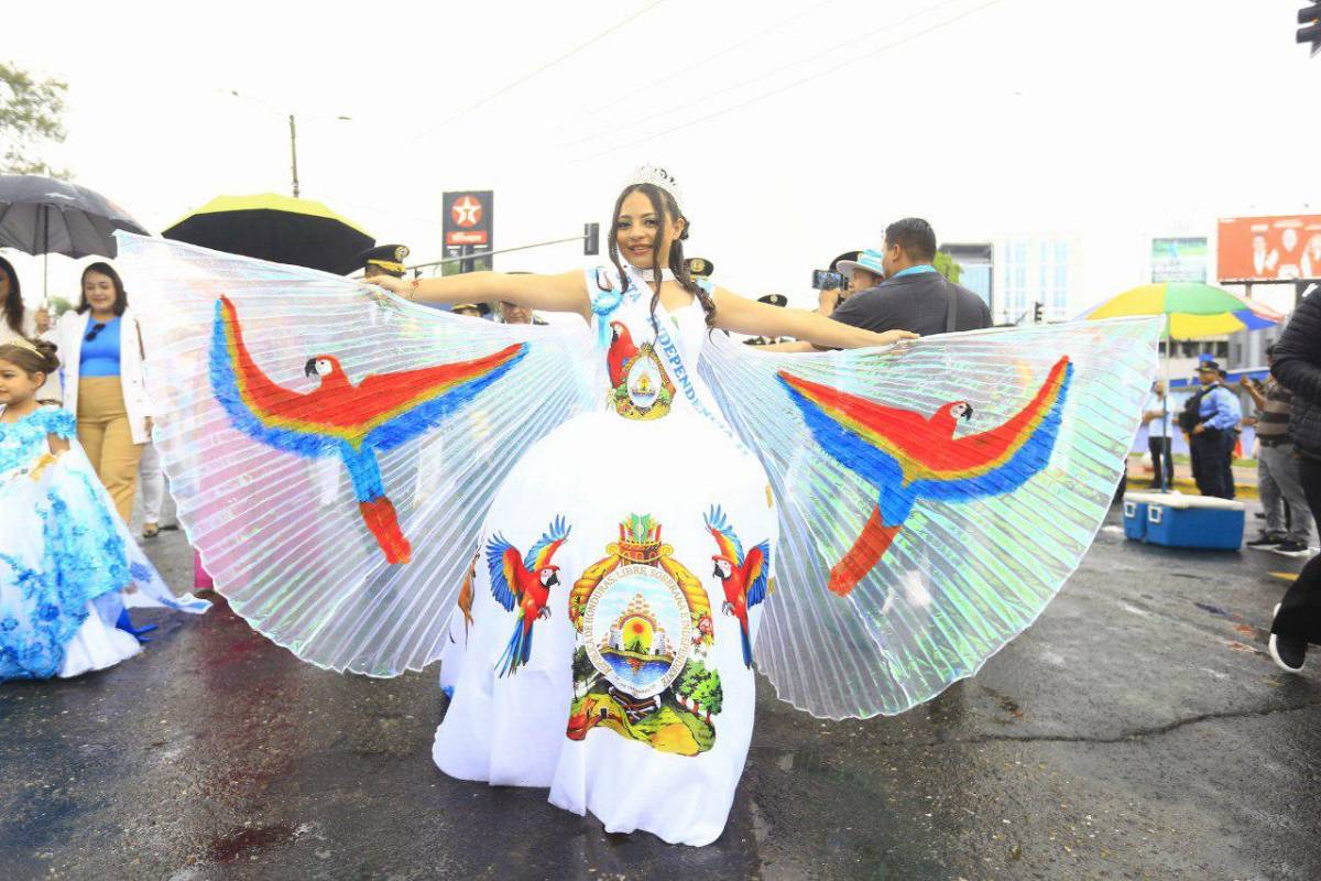 Honduras: tiktokers en excelencia académica, bellas presentadoras, Teófimo López presente y patriotismo en el desfile del 15 de septiembre