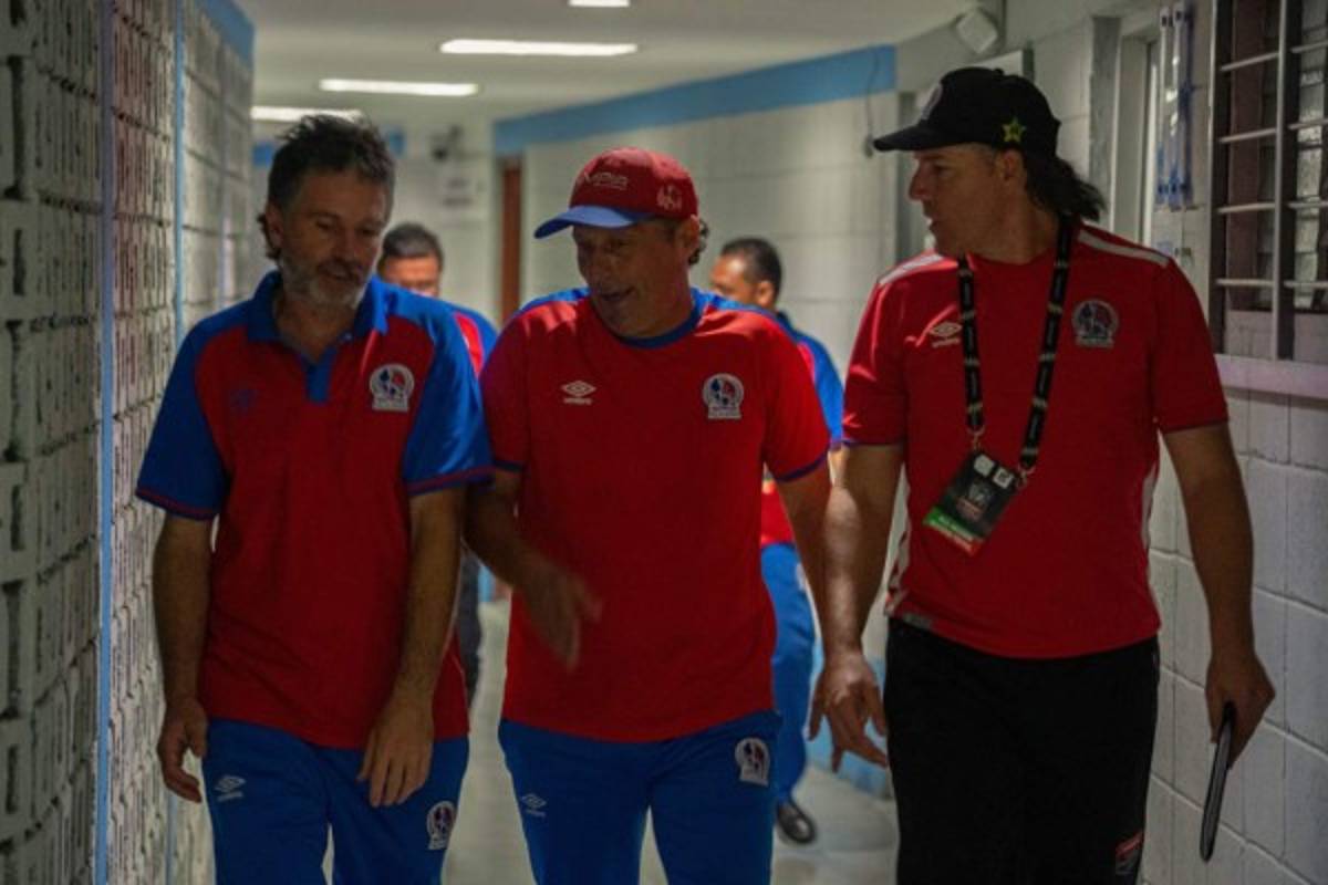 ¡Cambio de planes! El 11 que usará Olimpia ante Motagua tras cancelarse la Champions