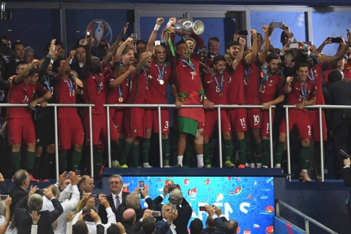 Así celebró Cristiano Ronaldo su primer título con la selección de Portugal al ganar la Eurocopa