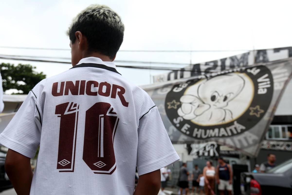 Neymar revoluciona Brasil: llegó en helicóptero, su problema en la firma y ¿por qué tiene el dorsal 11 y 10 en la camiseta de Santos?