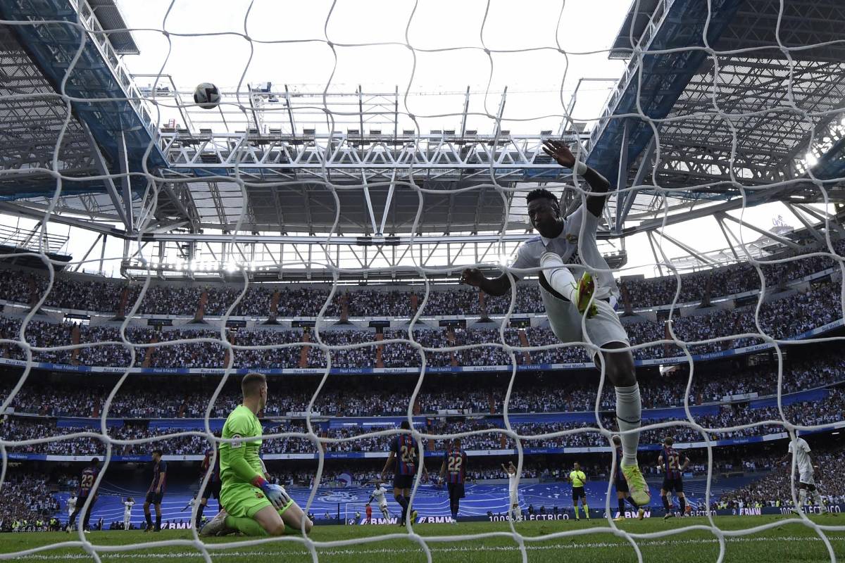 Lo que no viste del clásico español: El sufrimiento de Xavi, la tristeza de Lewandowski y el festejo del Real Madrid