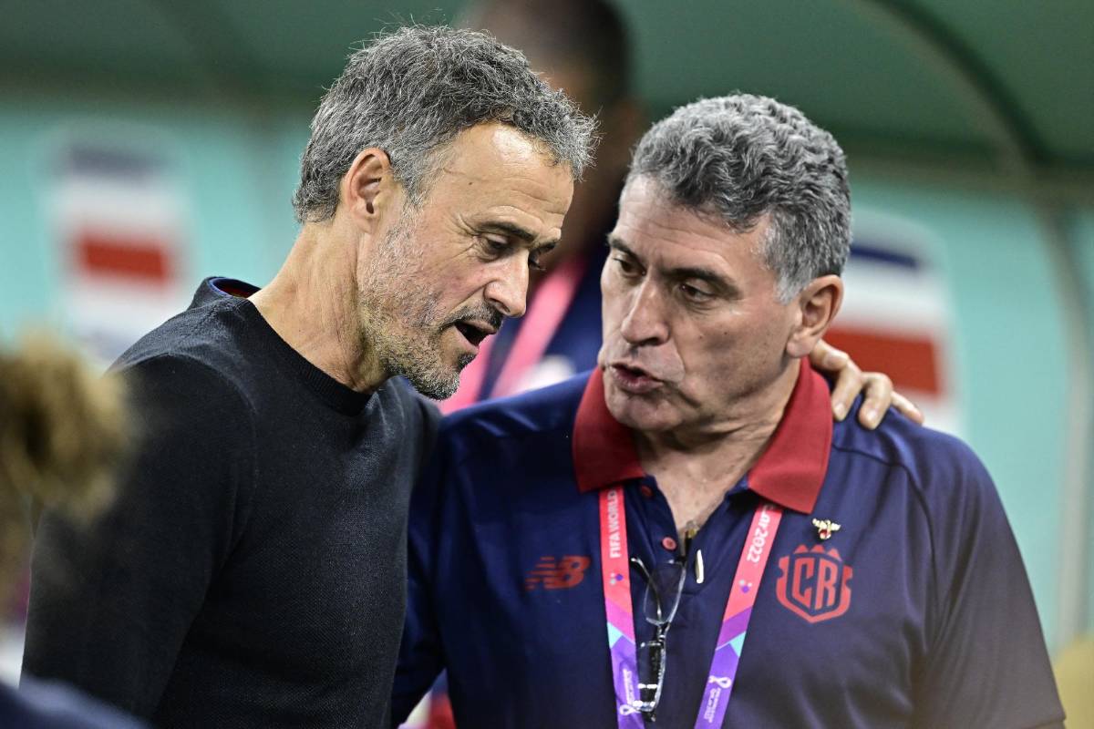 El reconocido DT que llegó a apoyar a Costa Rica, la charla Luis Enrique-Suárez y ¿quién era la preciosa tica en las gradas?