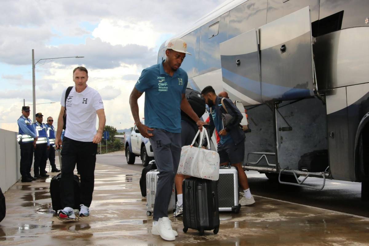 El relax de Kervin y Dereck, la duda de Molina y rostros serios: así viajó Honduras a Jamaica