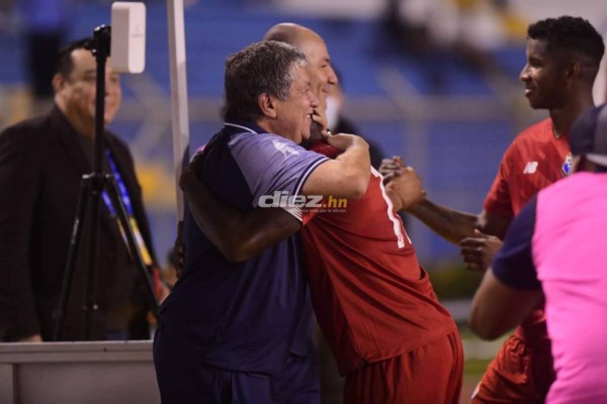 Las impactantes y desgarradoras fotos de los futbolistas de Honduras en el Olímpico y el júbilo de los panameños