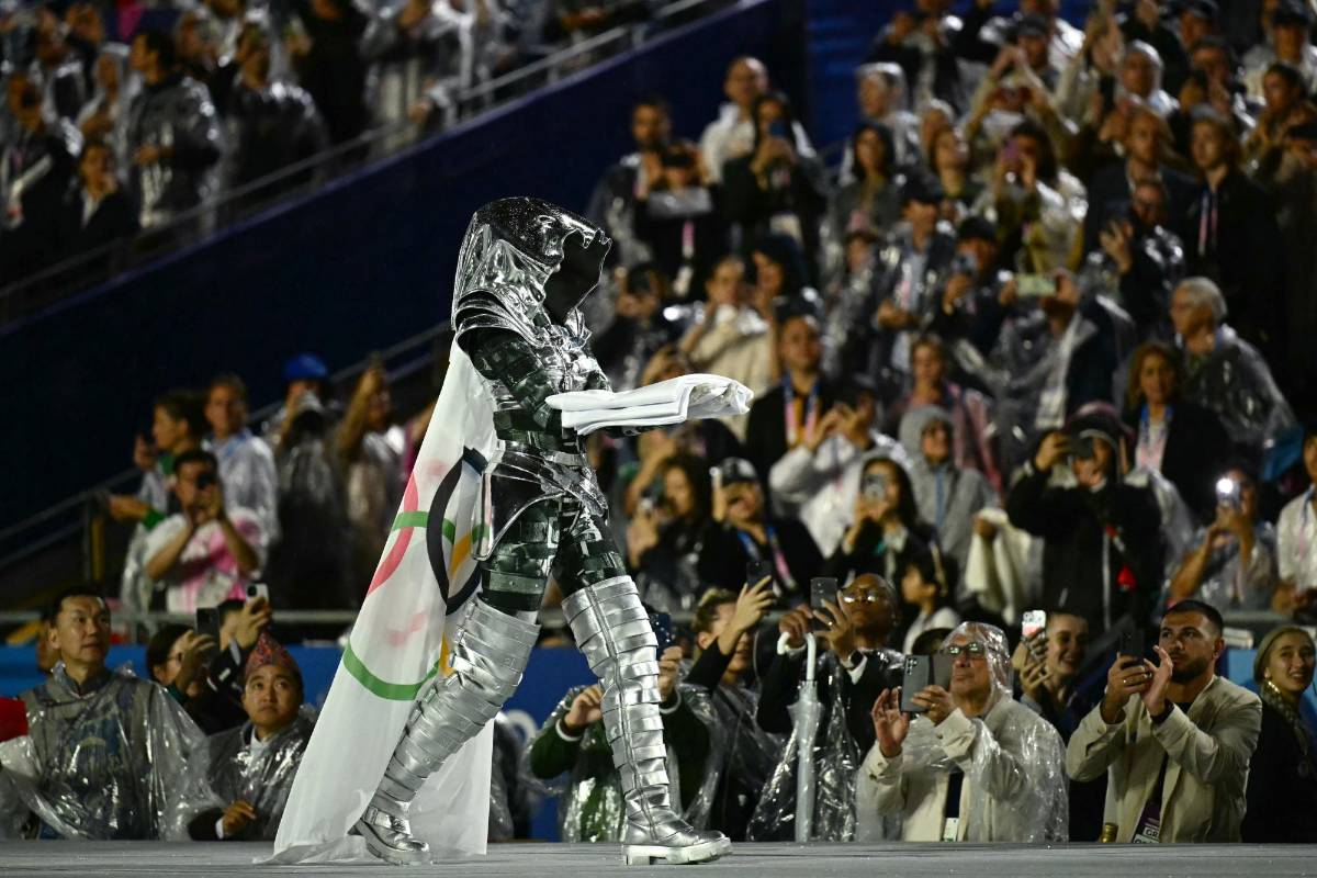 Las mejores imágenes de la ceremonia inaugural de París 2024 en el río Sena; muchos famosos y Lady Gaga deslumbra