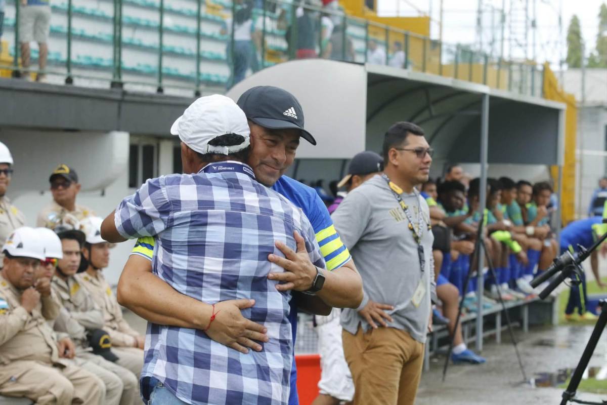 Las dos chicas que eclipsaron en el Excélsior y lo que ingresaron los árbitros al estadio sin ser vistos por la afición