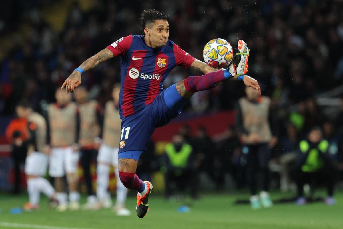 La eufórica celebración del Barcelona y Xavi por volver a cuartos de la Champions y el corte que sufrió Ronald Araújo