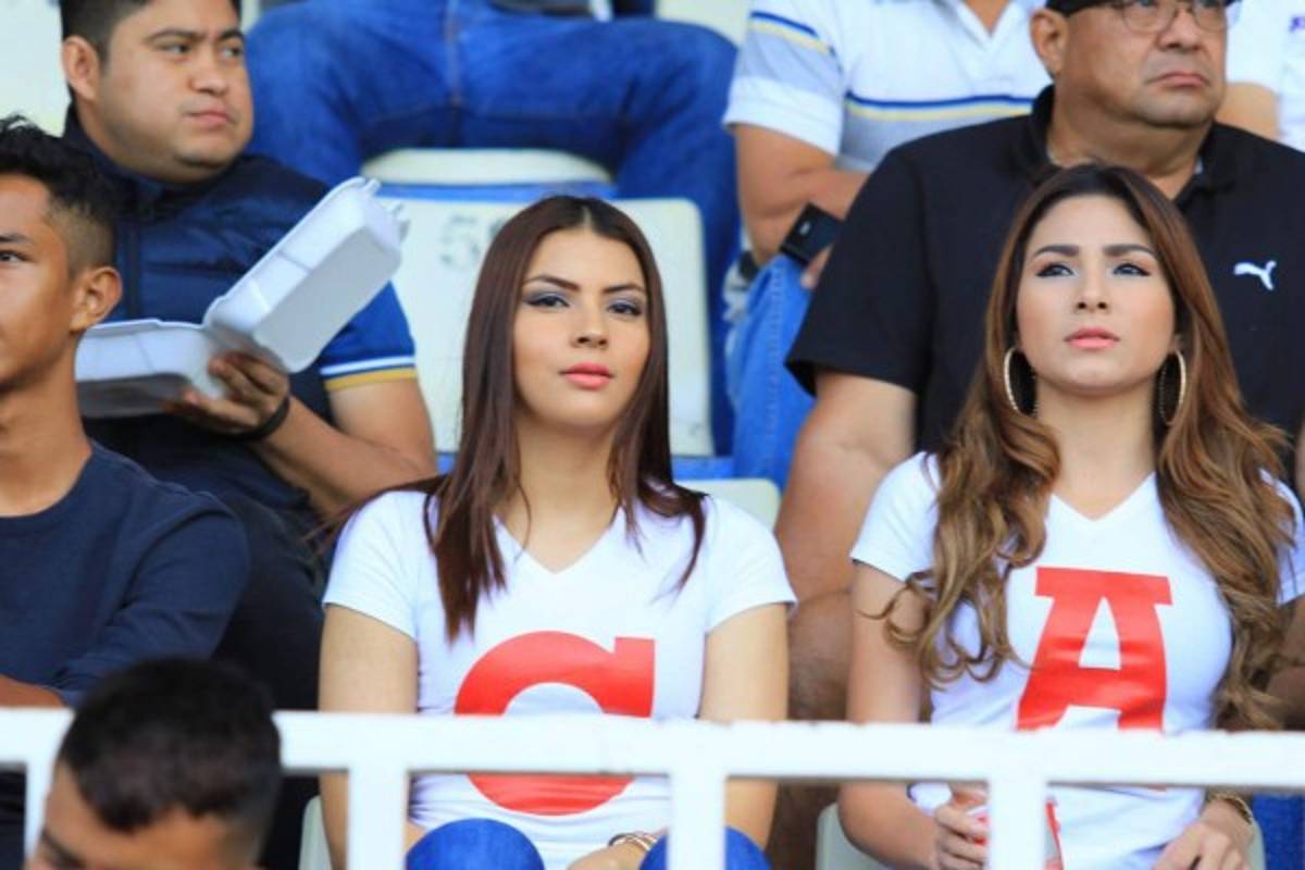 ¡LINDURAS! Los clásicos en Honduras se llenaron de mujeres preciosas