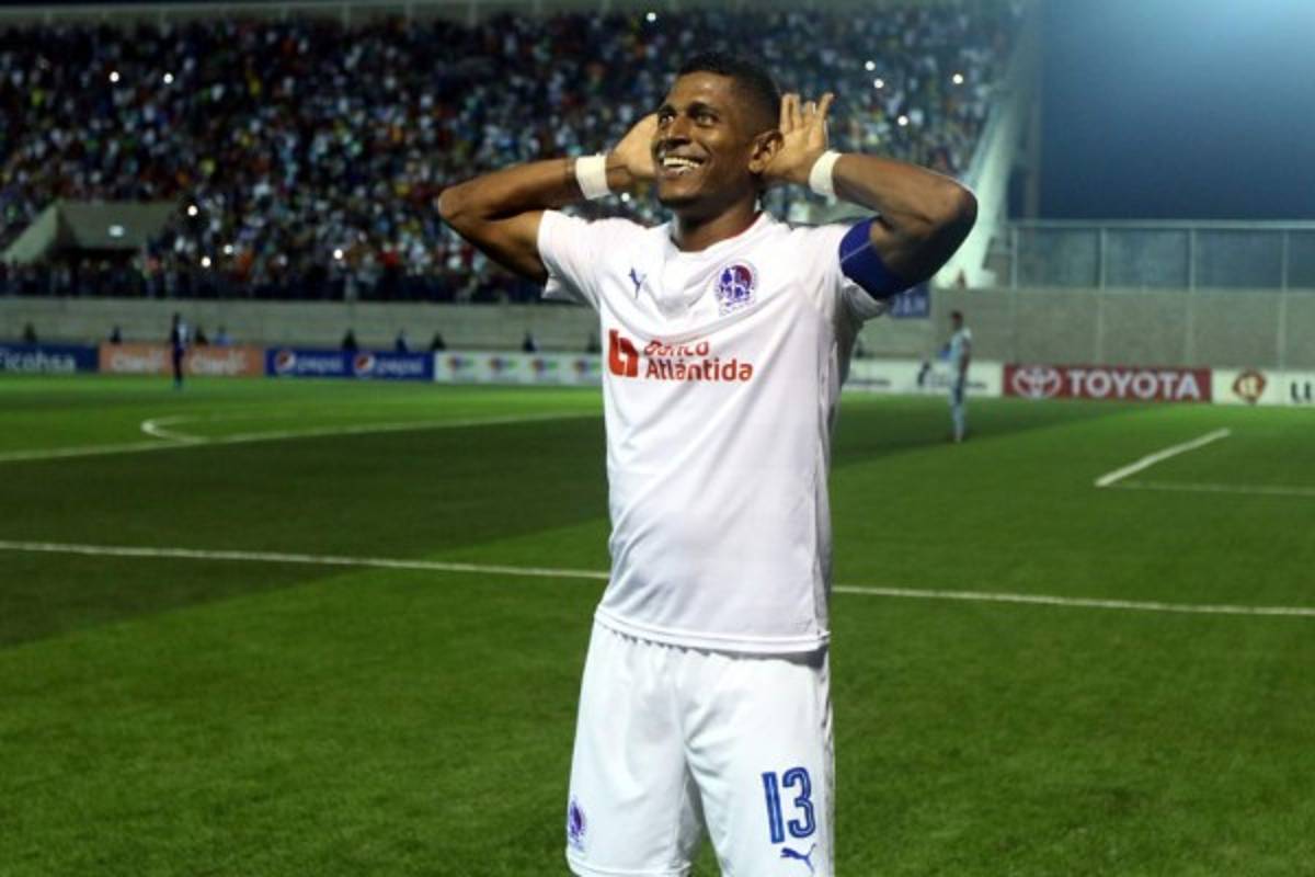 Las camisas que ha vestido Carlo Costly a lo largo de su carrera