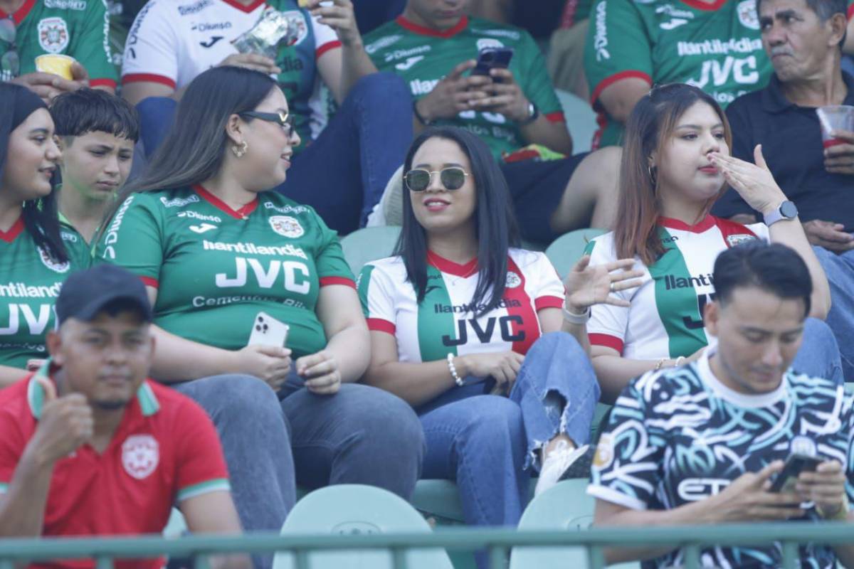 La reina que enamoró en La Ceiba y el Yankel estuvo lleno de hermosuras: las bellas mujeres que visitaron los estadios de Honduras