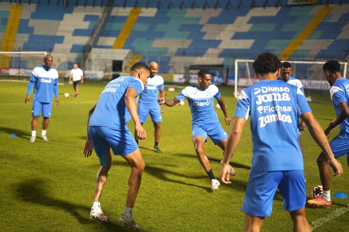 Selección de Honduras recibe visita de lujo previo al partido ante Jamaica por la Liga de Naciones de la Concacaf