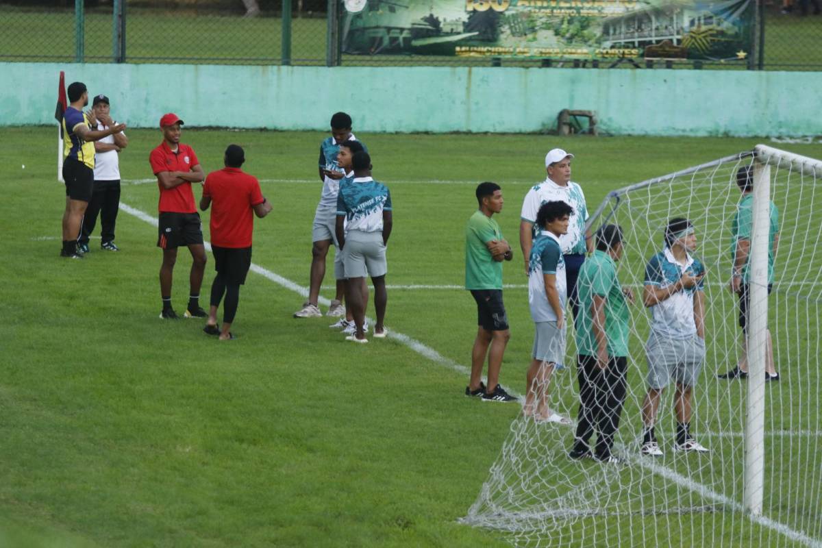 Ambientazo en el estadio Rubén Deras, hermosas jóvenes y ni la lluvia detiene la gran final del ascenso de Honduras entre CD Choloma y Platense