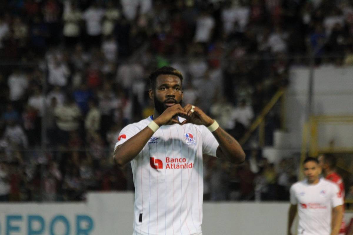 FICHAJES: Olimpia anuncia barrida, hondureño es contratado con Sporting Kansas City y Motagua firma a tres, ¿y Carlos Pineda?