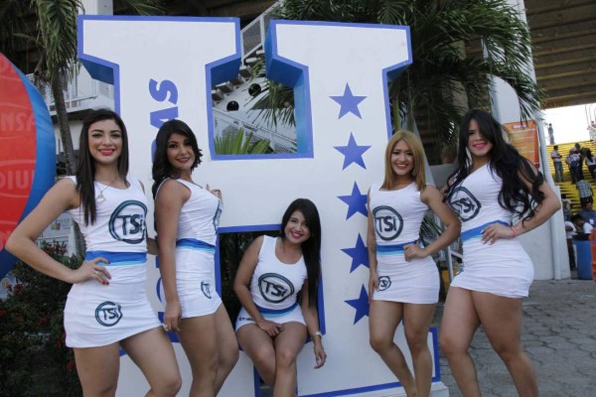 Ellas son las infartantes chicas que engalanaron el Honduras vs Panamá