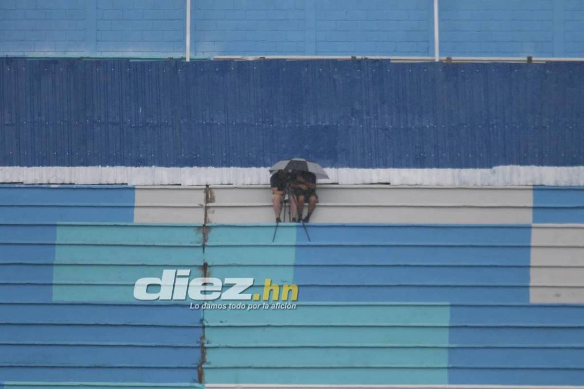 “Pónganla de delantera”, la guapa fisioterapeuta que se robó el “show” en el duelo entre Panamá y Aruba en el Nacional