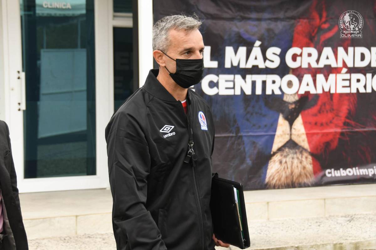 ¡Charla, risas y un conocido! Así fue el primer entrenamiento del argentino Pablo Lavallén en el Olimpia