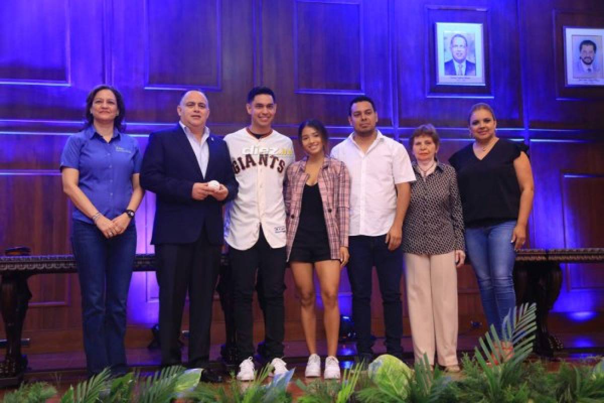 Las imágenes del homenaje que recibió Mauricio Dubón en San Pedro Sula