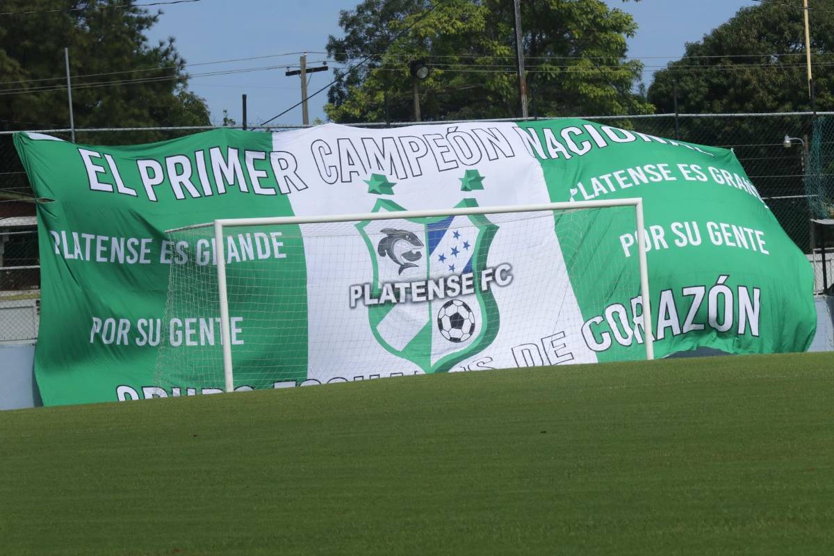Platense luce el tifo más hermoso de la historia, el que llegó en moto y las mujeres que enamoran en Puerto Cortés