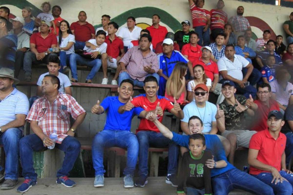 ¡AMBIENTAZO! La multitud que acompaña a los equipos en el Ascenso