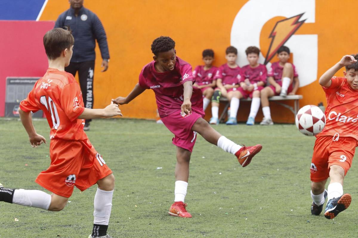 Super Liga Claro 2024: pasión por el fútbol, muchos goles y alegría total