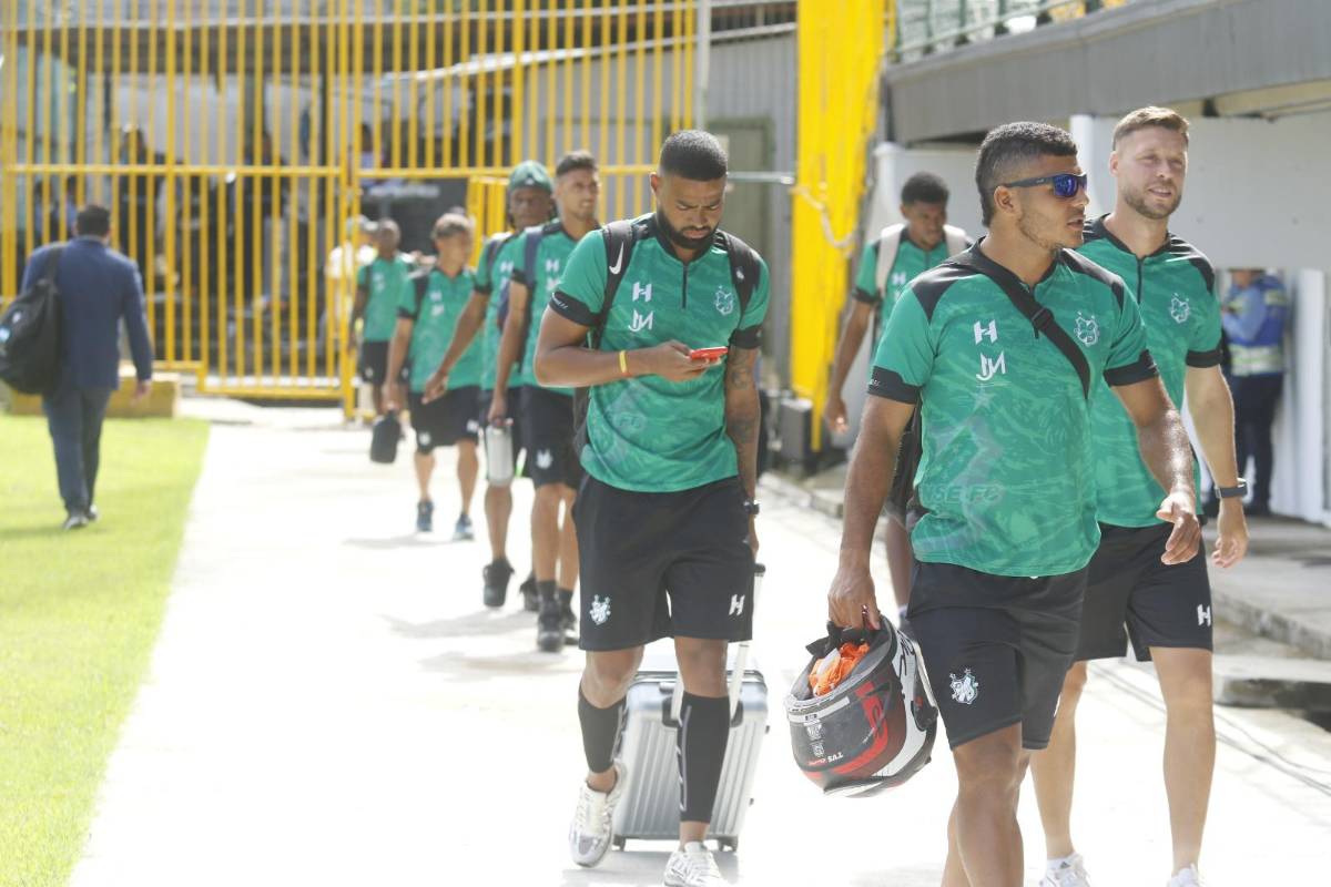 Platense luce el tifo más hermoso de la historia, el que llegó en moto y las mujeres que enamoran en Puerto Cortés
