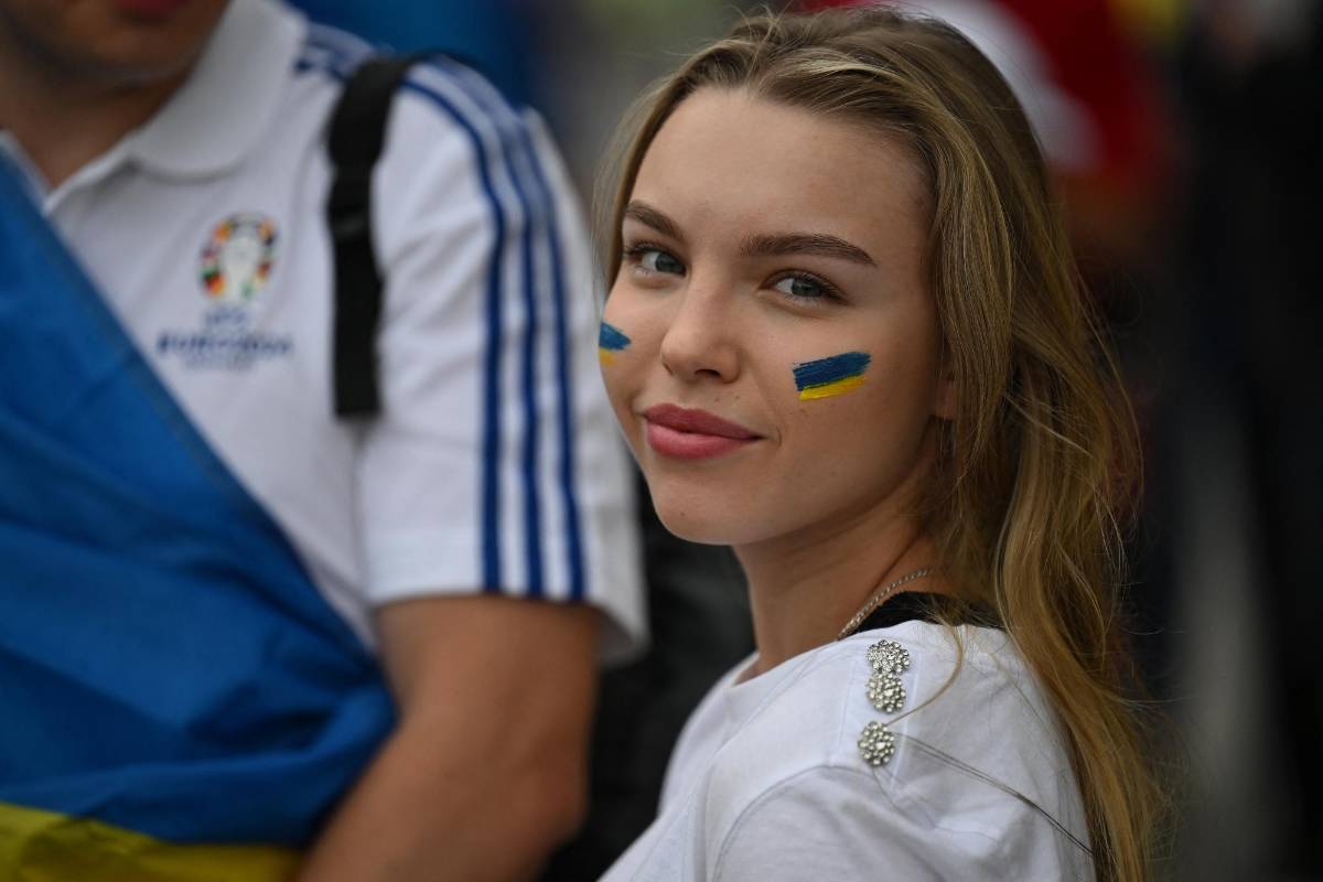 ¡Qué belleza! Las mujeres más guapas de la Eurocopa 2024: sexy fanáticas que enamoran en los estadios