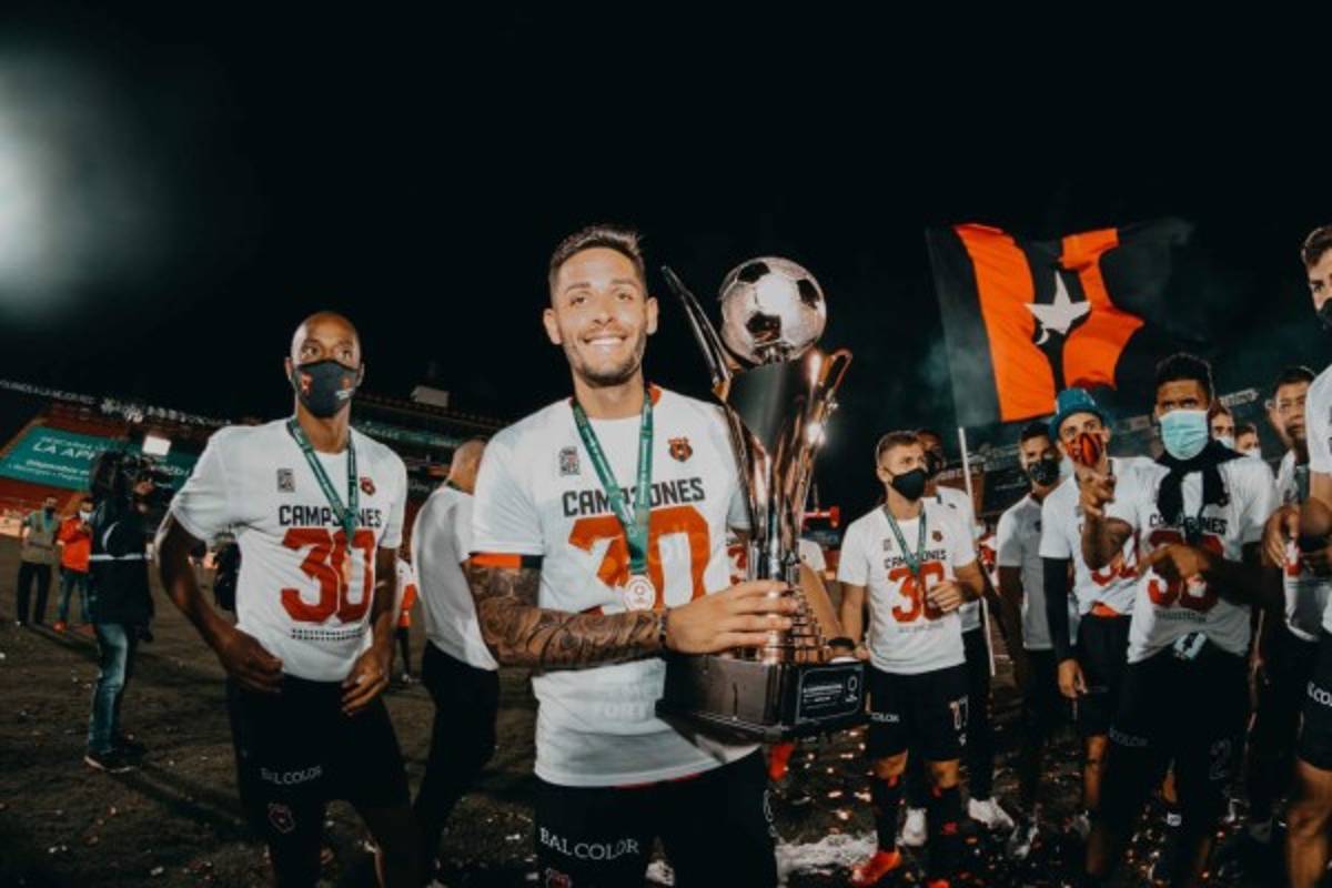 ¿Seguirá Alex López? Posibles fichajes en Alajuelense y movimientos tras salir campeones