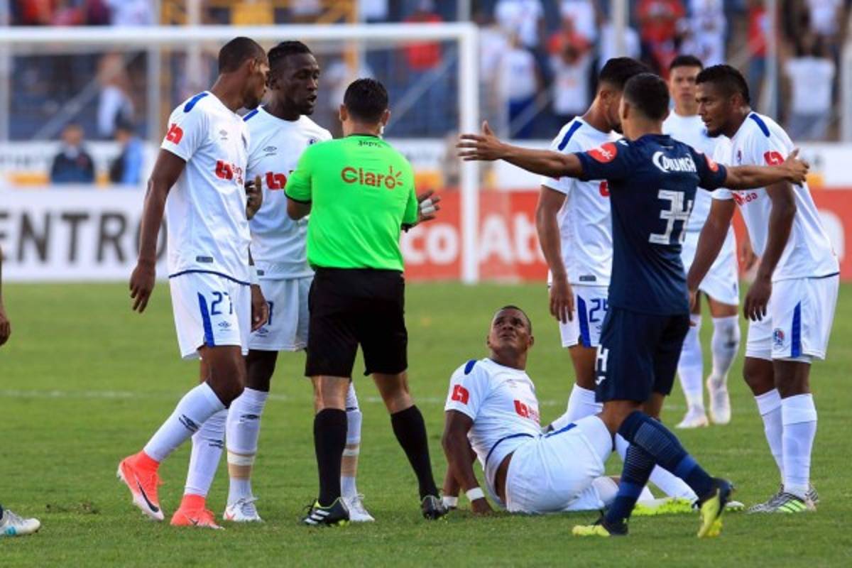 ¿Deben árbitros internacionales pitar la final entre Motagua y Olimpia?