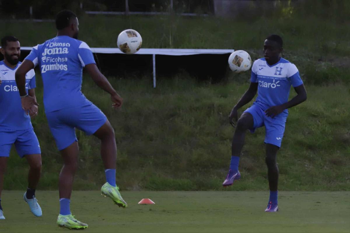 Honduras ya se entrenó con dos legionarios: La visita que sorprendió en la 'H' y, ¿se le fue la mano a Menjívar?