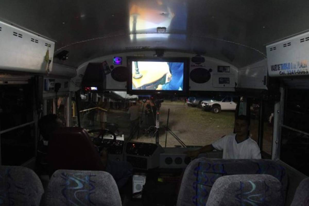 Las apariencias engañan: Los lujos del autobús que traslada al Real de Minas