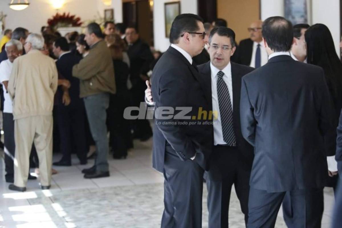 Empresarios, ex presidentes y periodistas: Las personalidades en el velatorio de Rafael Ferrari