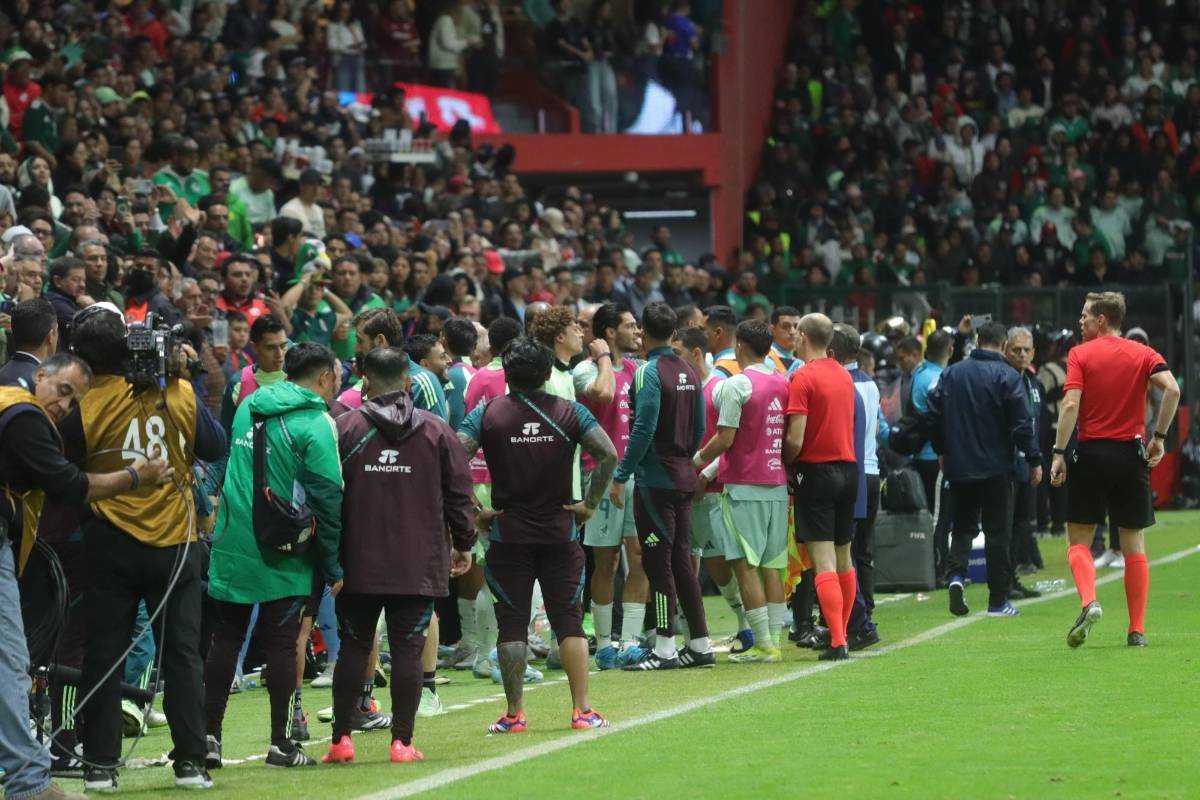 Con tremenda bronca terminó el México vs Honduras y miembro del cuerpo técnico de la Bicolor sufrió agresión