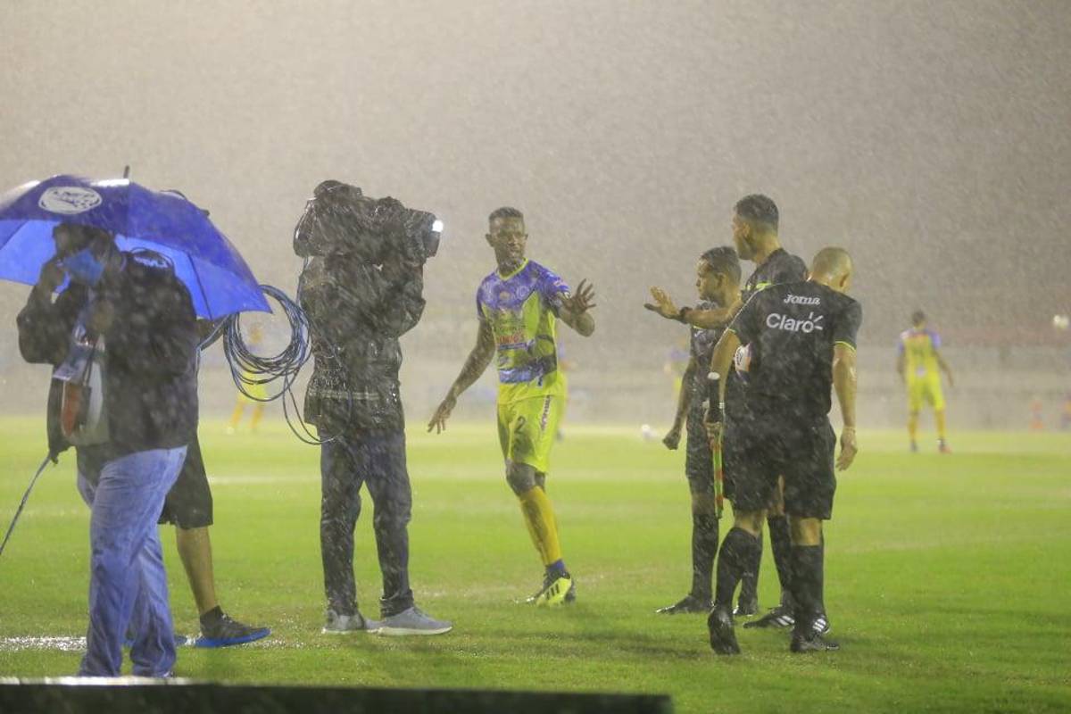 No viste en TV: El debut de Lavallén con Olimpia, hermosas chicas y el “diluvio” en Puerto Cortés