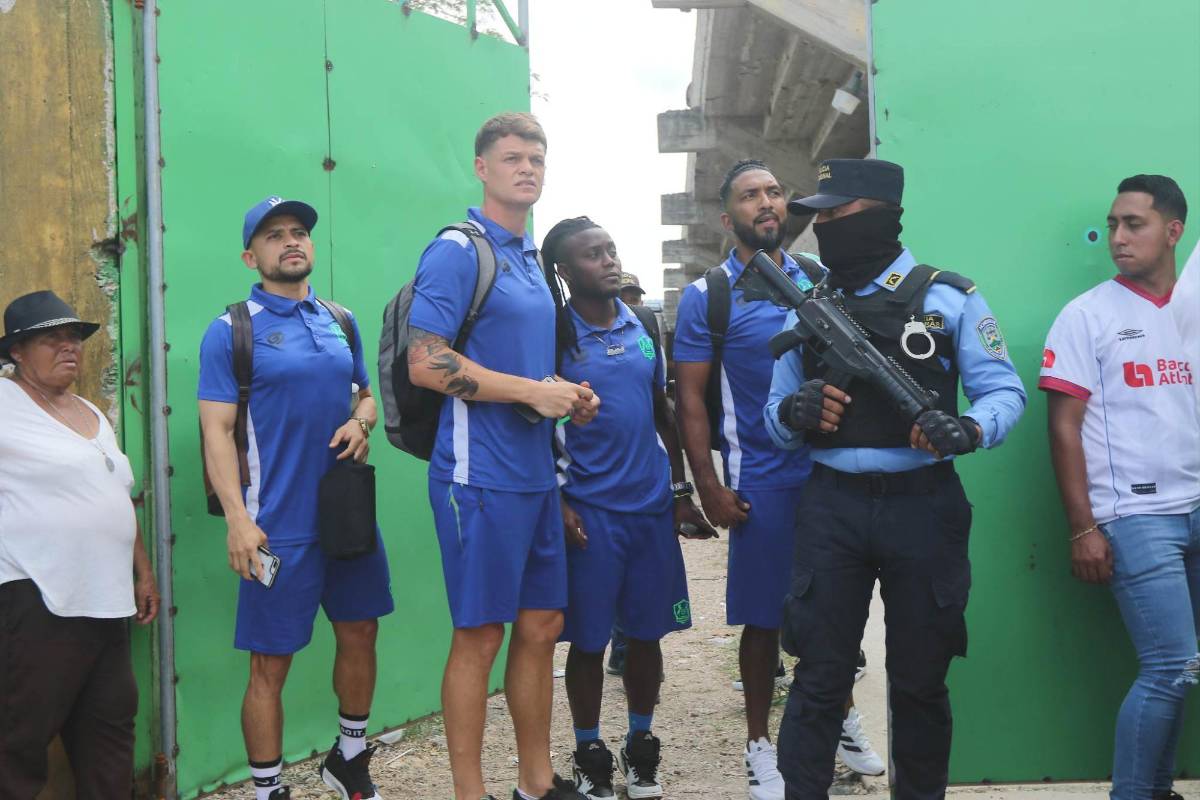 ¿Qué pasó antes del partido con los jugadores del Olancho? Los ‘pelados’ del Olimpia y lo que Auzmendi y Altamirano hacían en el gol de Omar Elvir