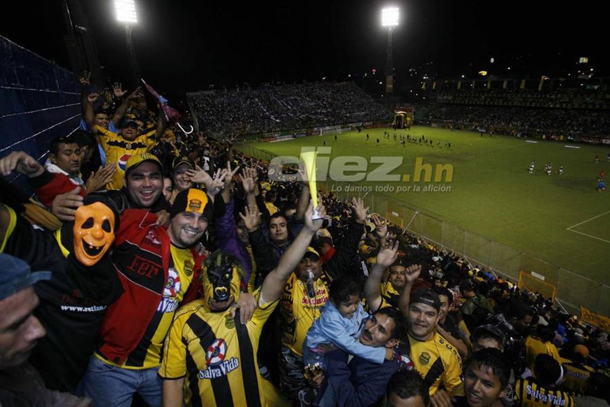¡Llenazo, festejo y rostros tristes! Las imágenes de la última final que disputaron Real España vs. Olimpia en el Morazán