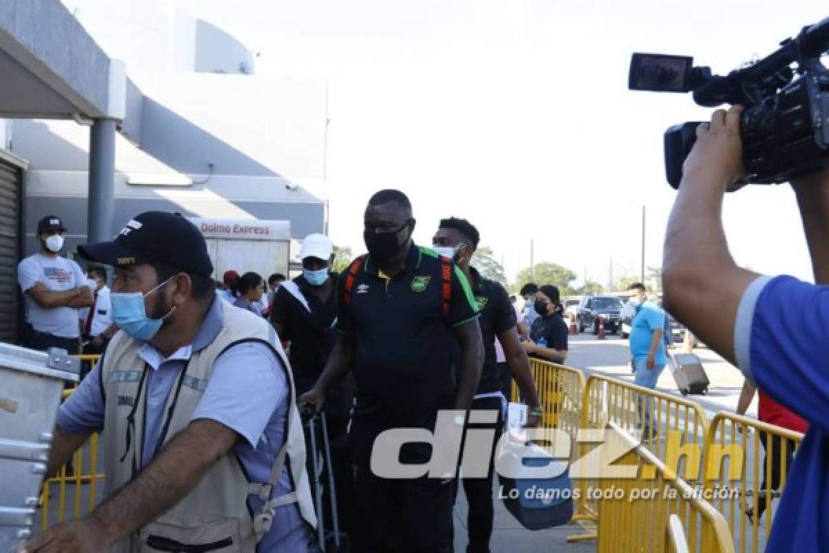 Semblante de tristeza y pena: salida de los futbolistas legionarios de Honduras de vuelta a sus equipos