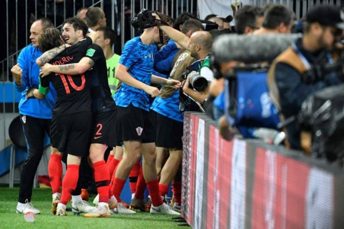 Fotógrafo de El Salvador recibe beso de croata en gol de Mandzukic