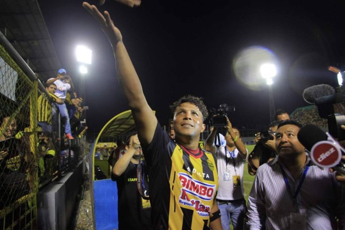 El ÀLBUM: La vida deportiva de Carlos Pavón