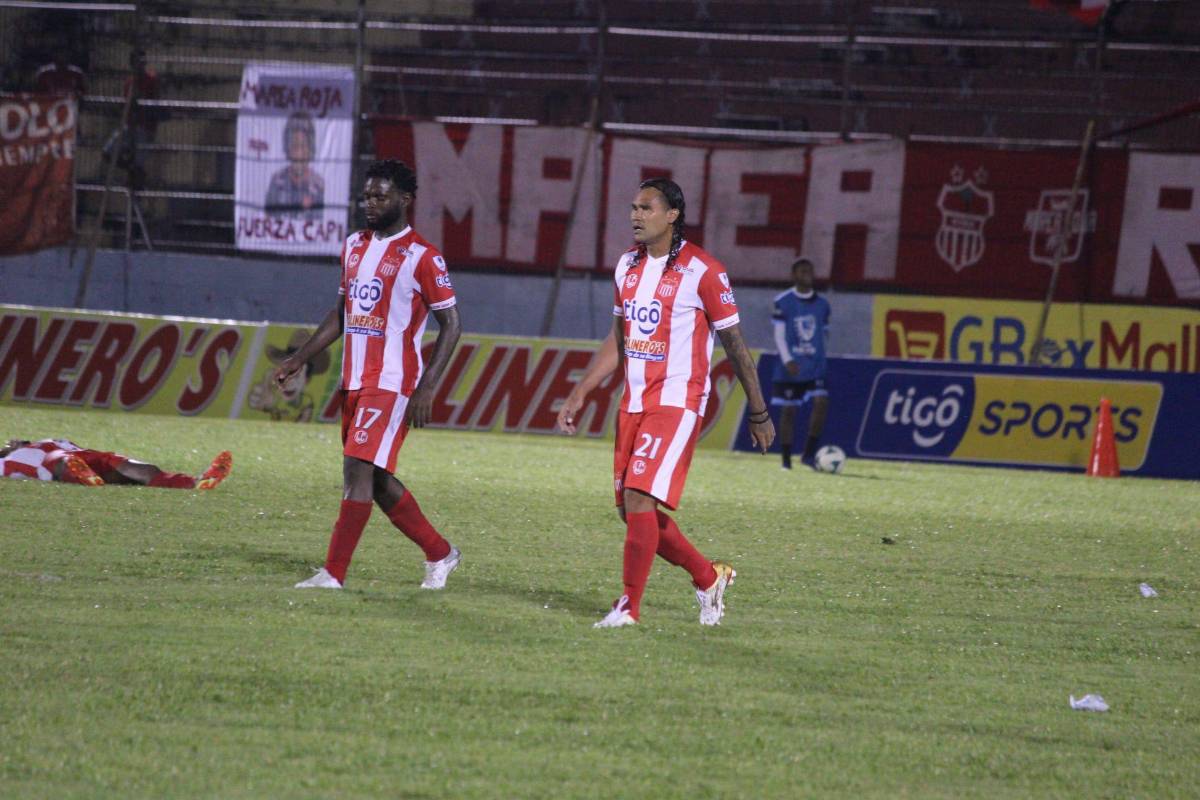 Debut amargo: Así fue el estreno del volante mexicano Carlos Gullit Peña con los colores del Vida