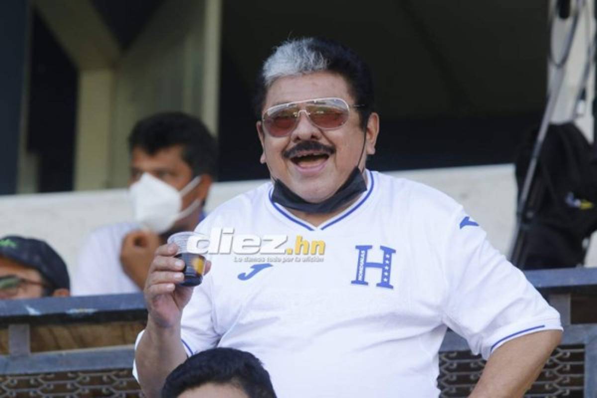 ¡Pancartas, Batman y un astronauta! El ambientazo en el Olímpico para el Honduras vs. Costa Rica