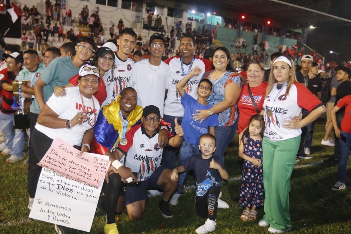 ¡Se adelantó el carnaval en Siguatepeque! Atlético Independiente festejó por todo lo alto su título en la Liga de Ascenso de Honduras
