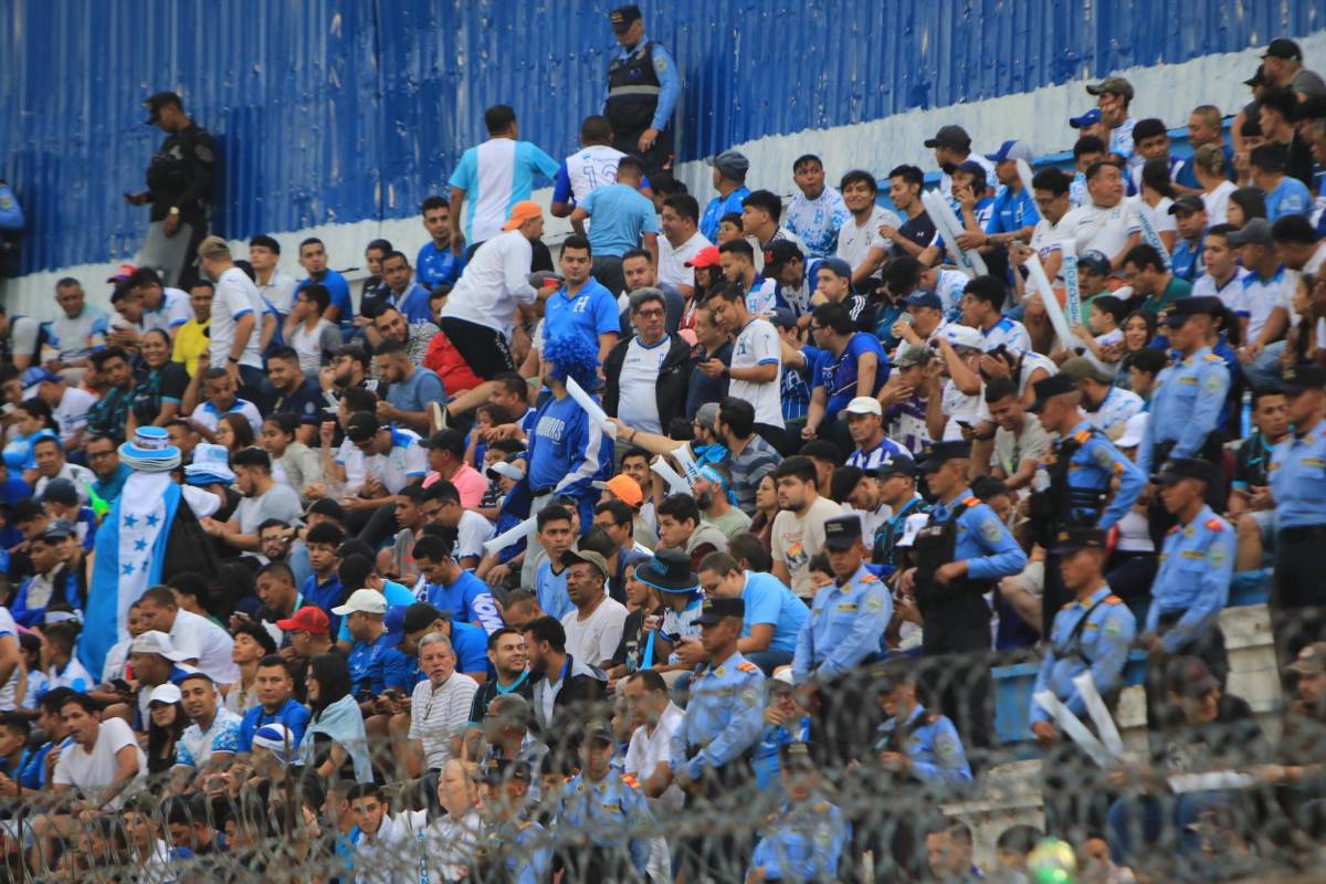 Derroche de belleza, ambientazo y el gesto de los jugadores de Honduras previo a medirse a Cuba en el Estadio Nacional