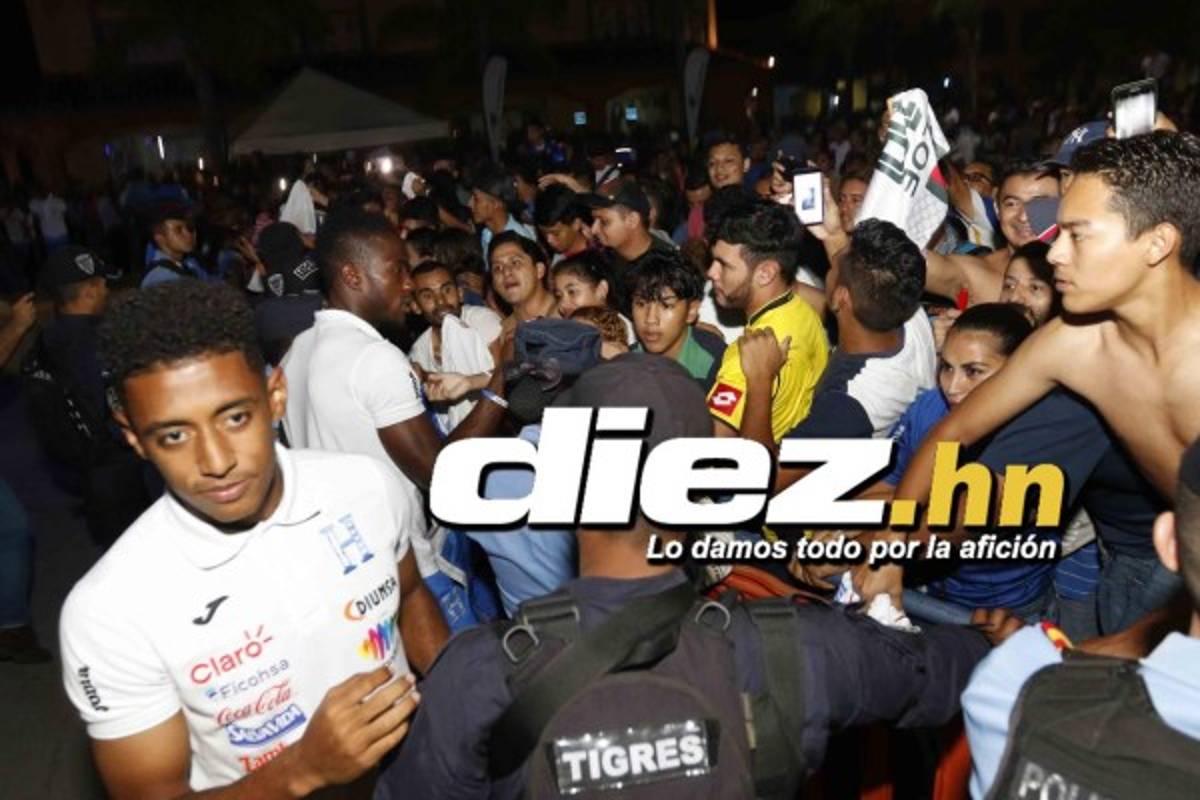 FOTOS EN CHOLOMA: El baile de Pinto, la selfie de Costly y el hombre vestido de mujer