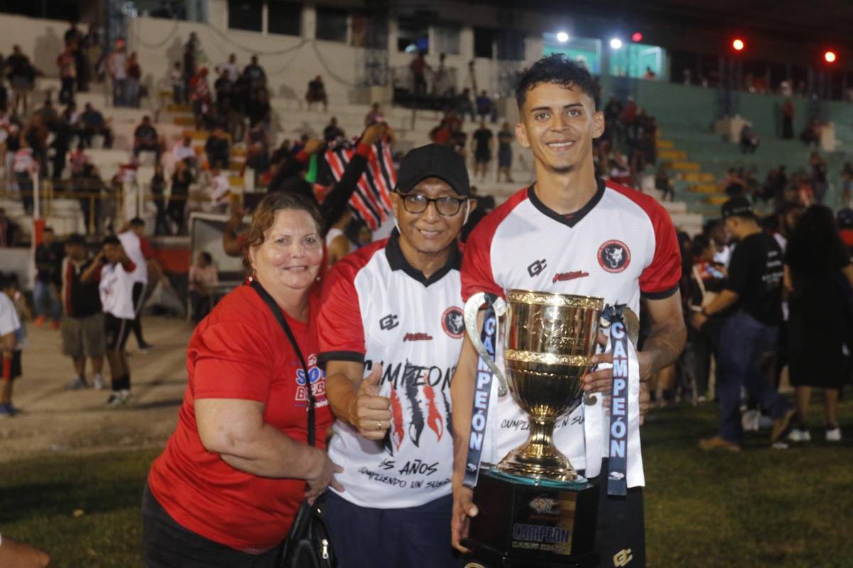 ¡Se adelantó el carnaval en Siguatepeque! Atlético Independiente festejó por todo lo alto su título en la Liga de Ascenso de Honduras